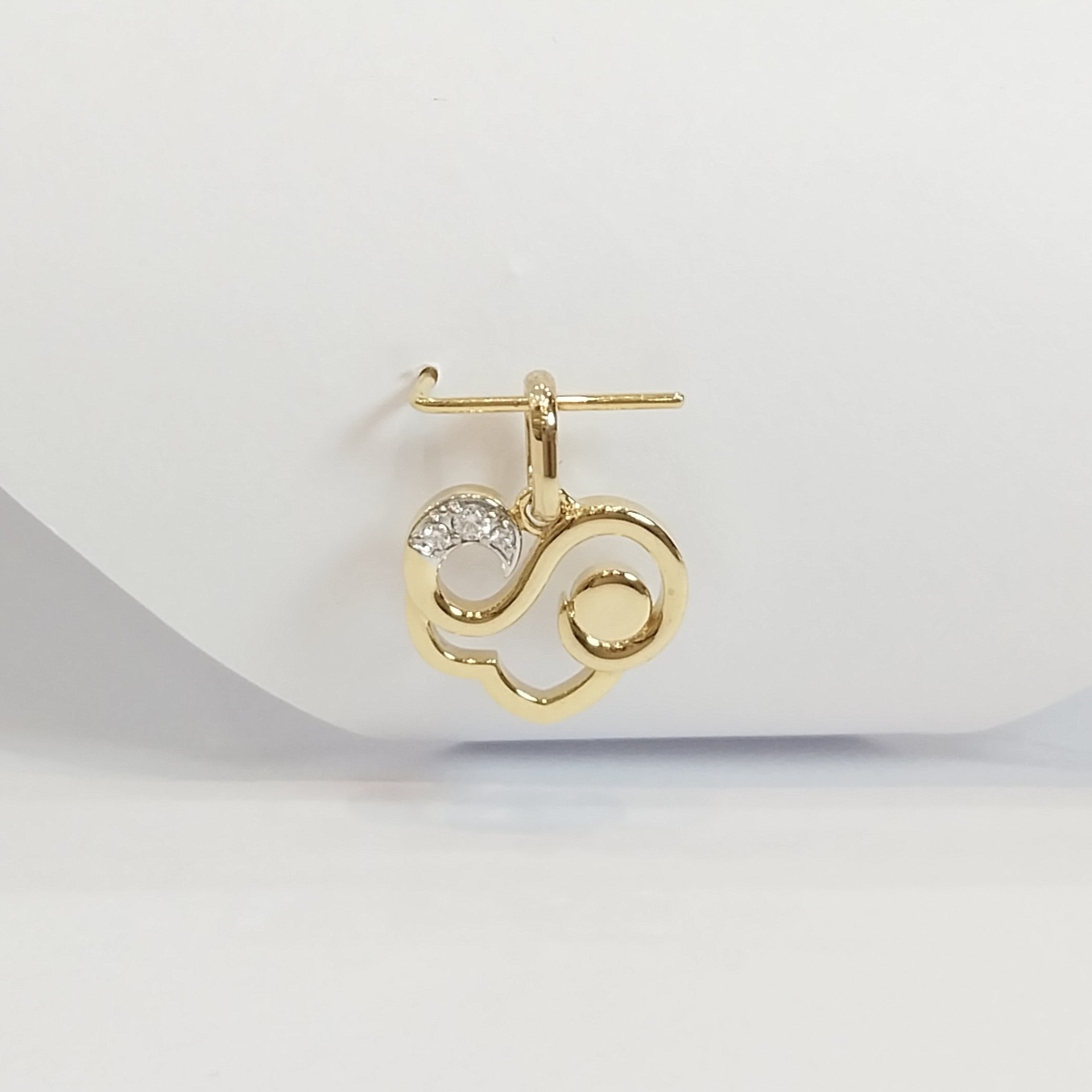 Chicken, Diamond pendent