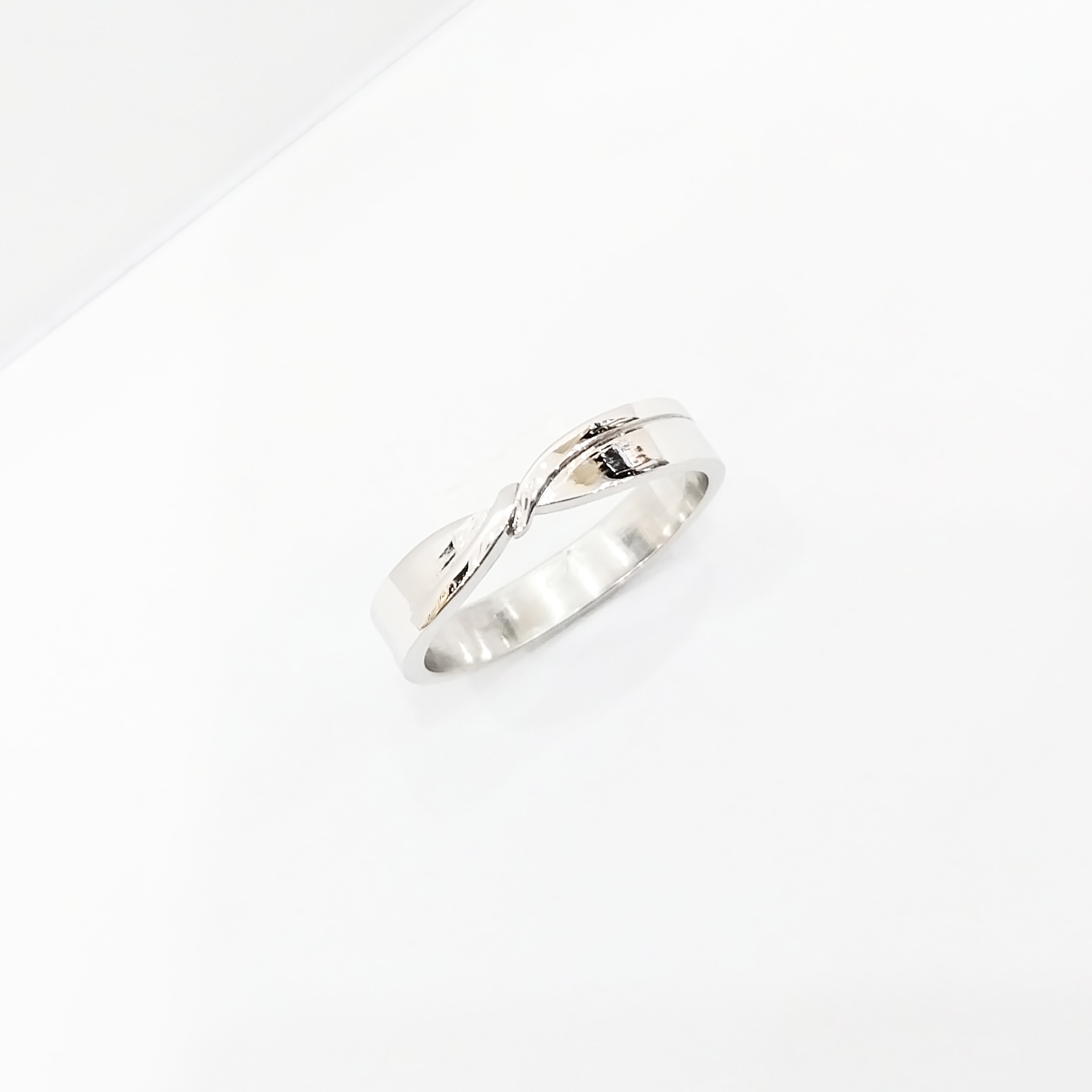 Plain White 18k Ring