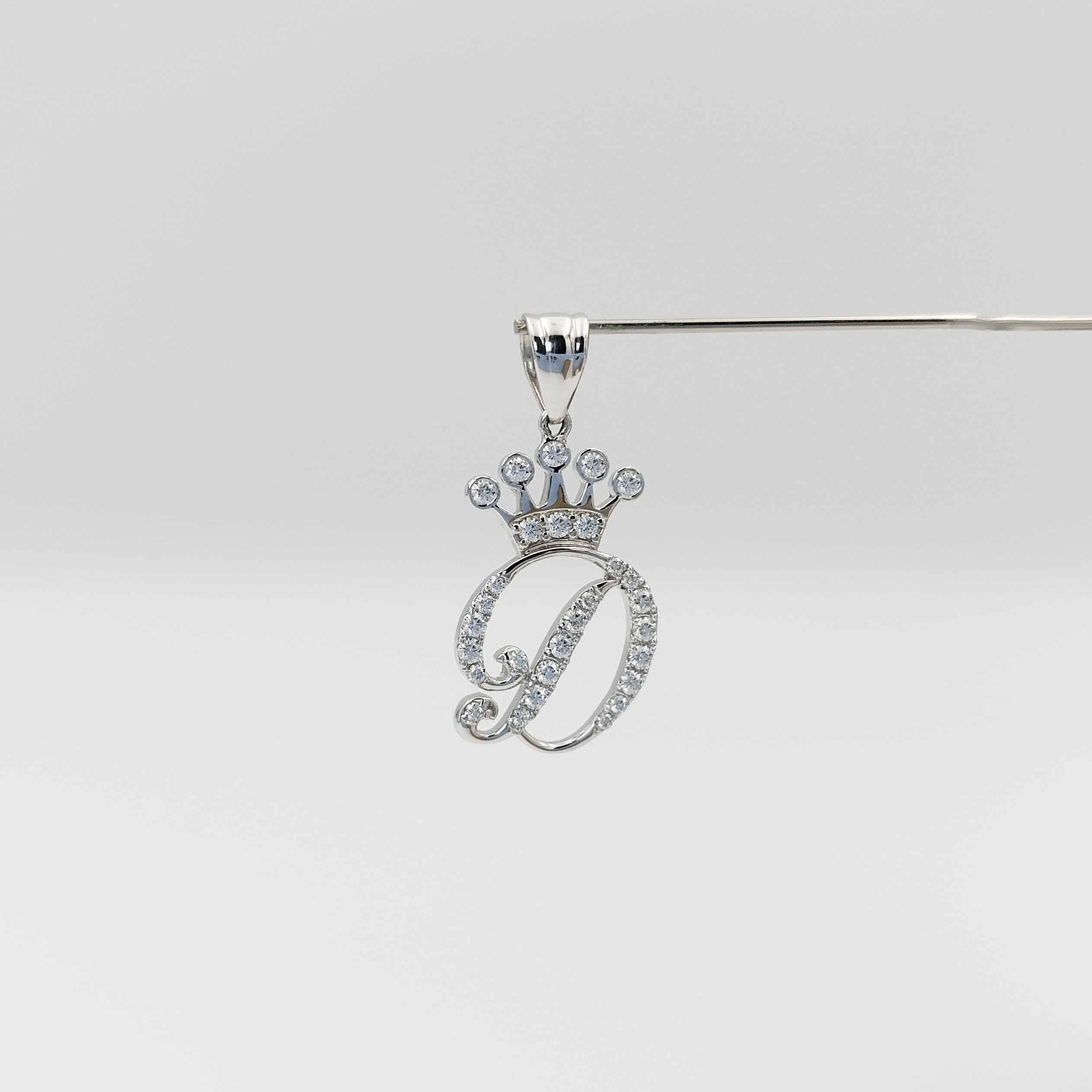 D initial diamond pendent