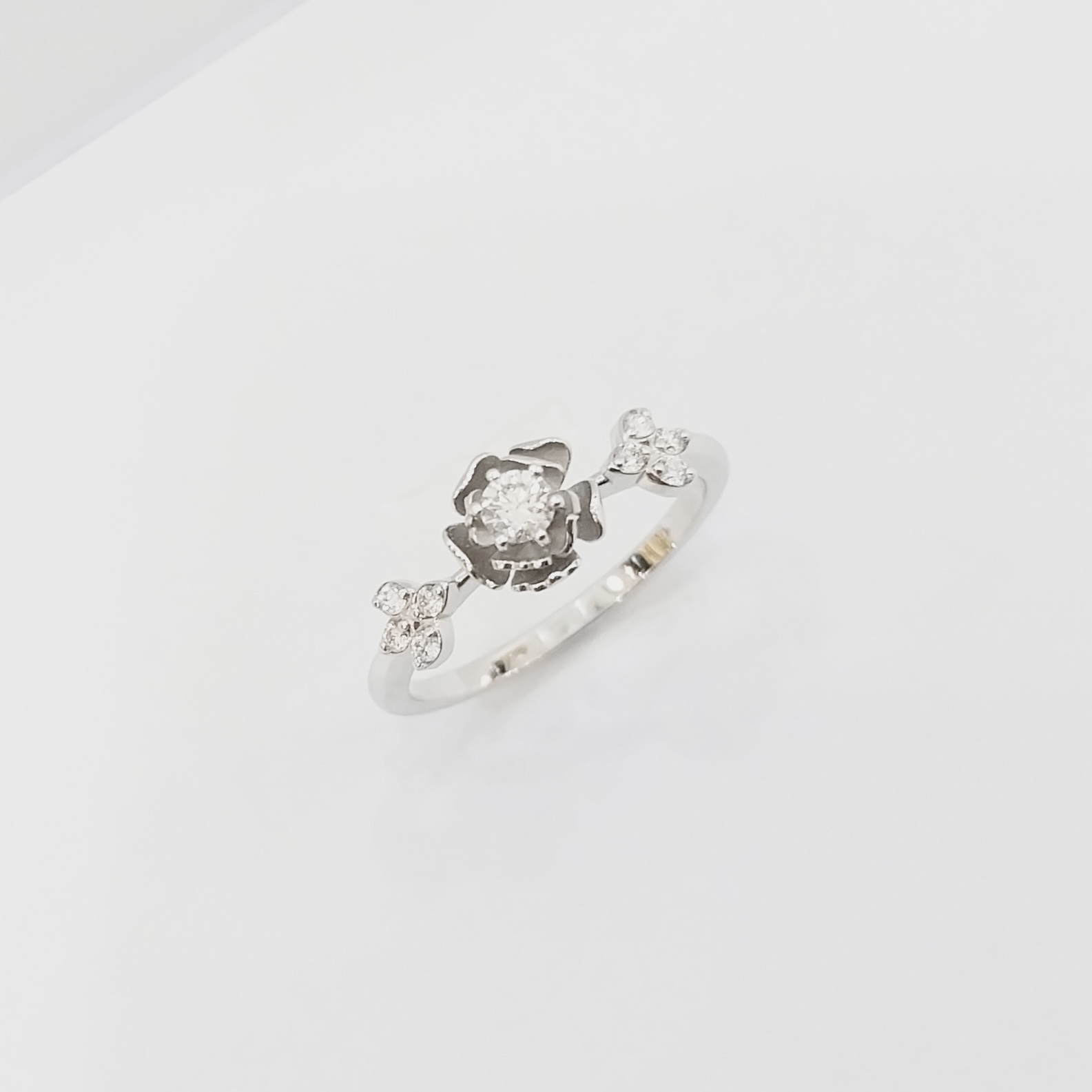 Three-Rose Diamond ring