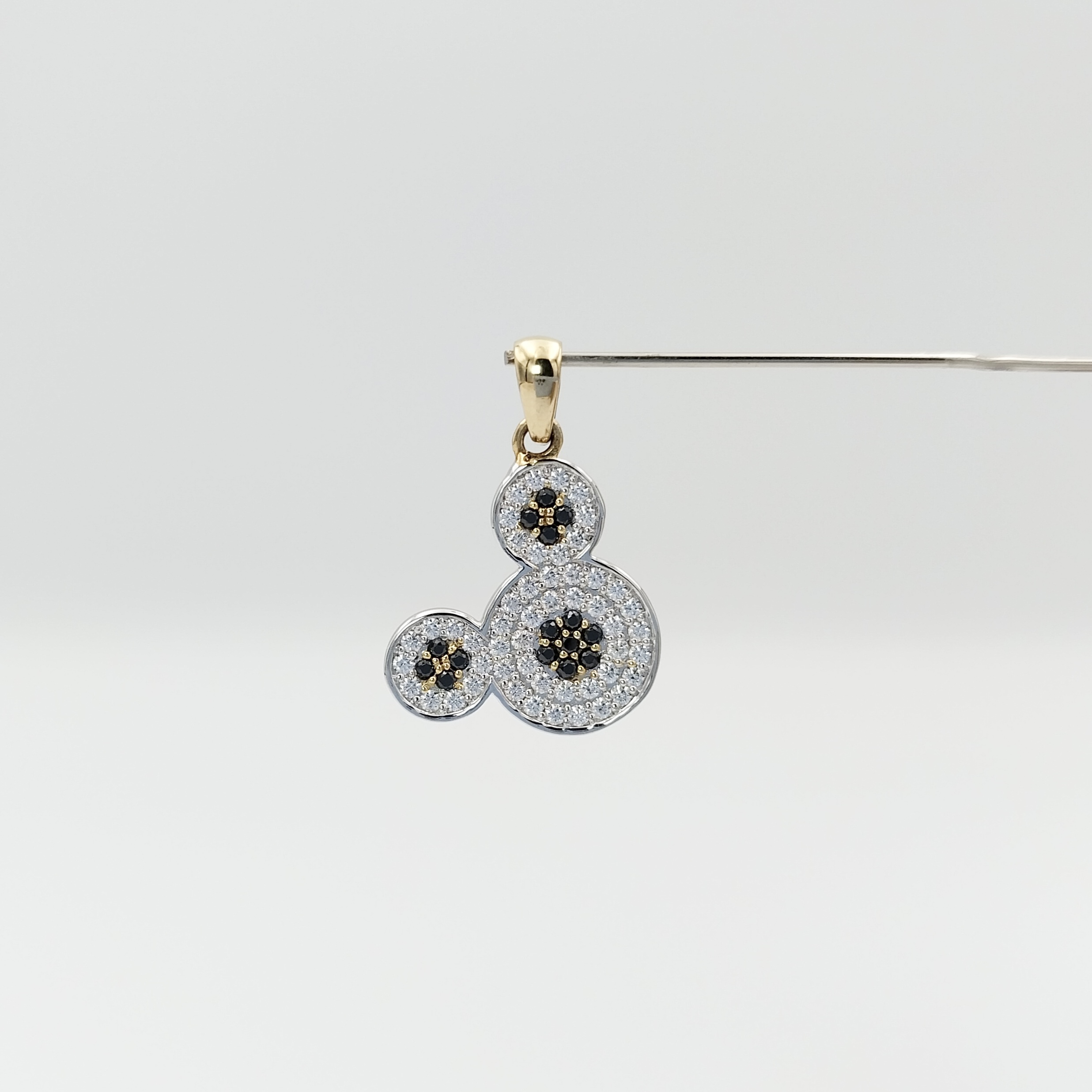 Mickey Mouse, Diamond pendent