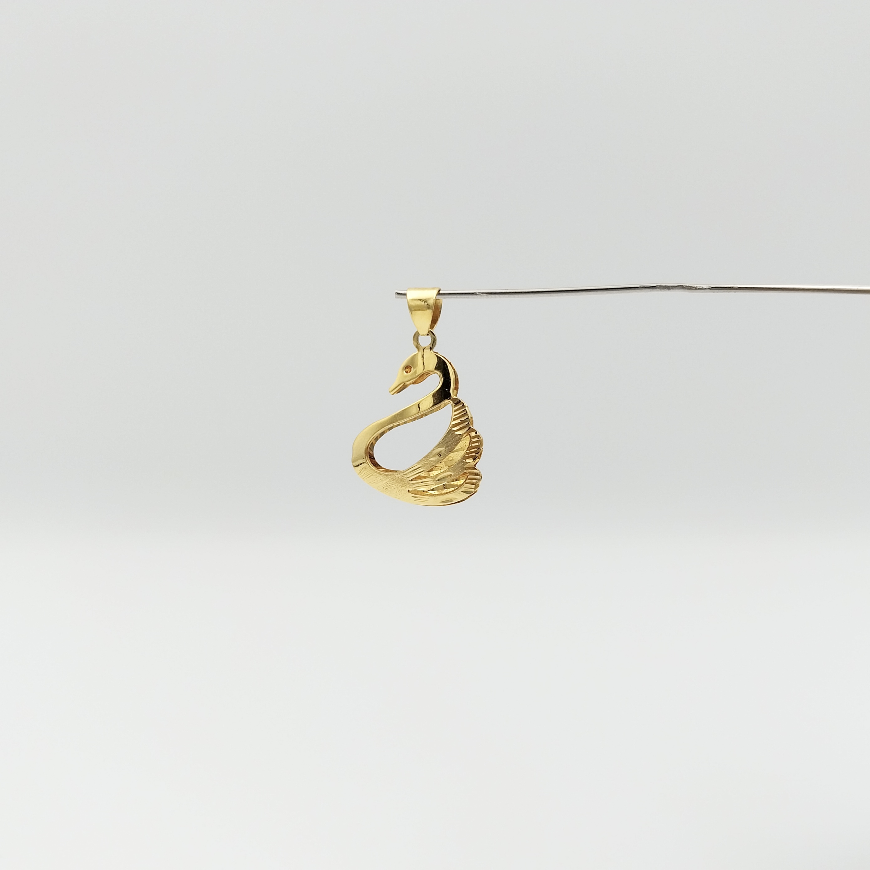 Swan 18k pendent